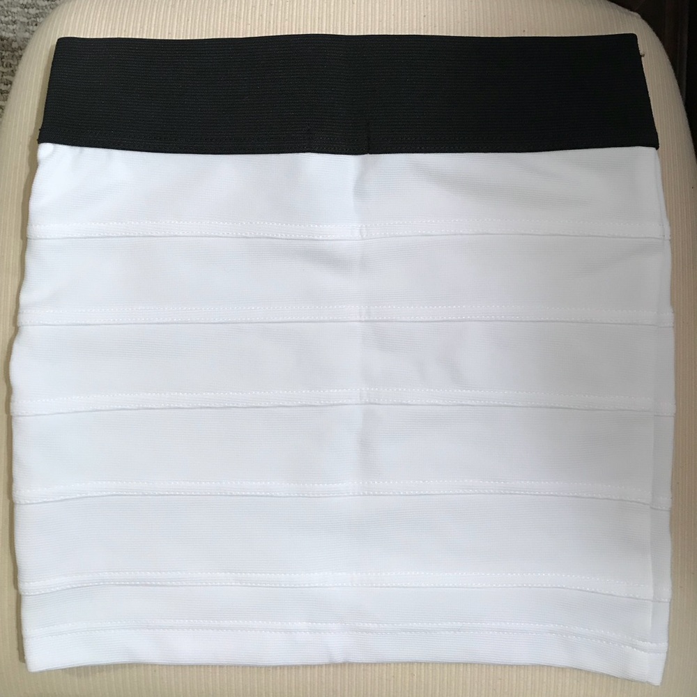 XS Guess mini skirt - like new